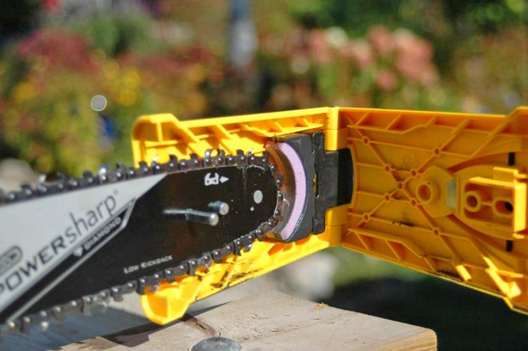 Oregon PowerSharp Chainsaw Blade Sharpener - Sharpens Chainsaw in Seconds