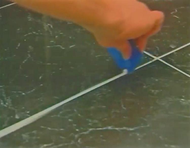 Pro Caulk Caulking Kit Lets You Easily Seal Any Corner