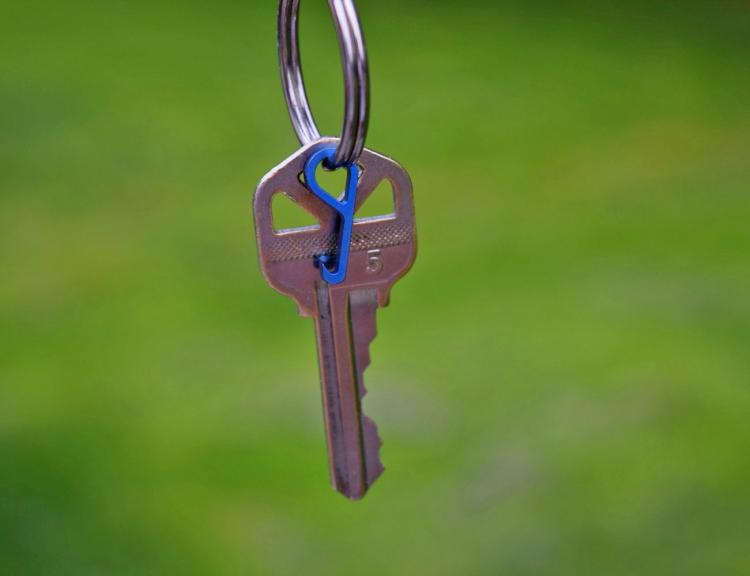 PryMe The World's Tiniest Bottle Opener - Tiny Bottle opener key-chain is smaller than a penny