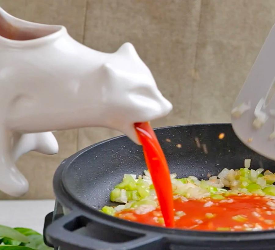Puking Cat Gravy Boat - Vomiting Kitty Sauce Server and dispenser