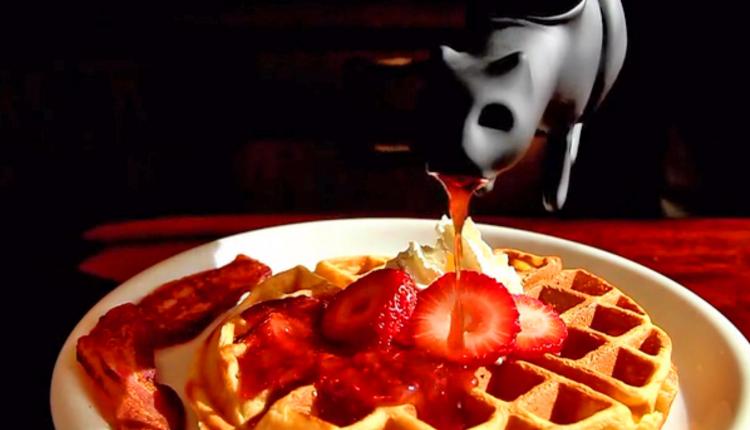 Puking Cat Gravy Boat - Vomiting Kitty Sauce Server