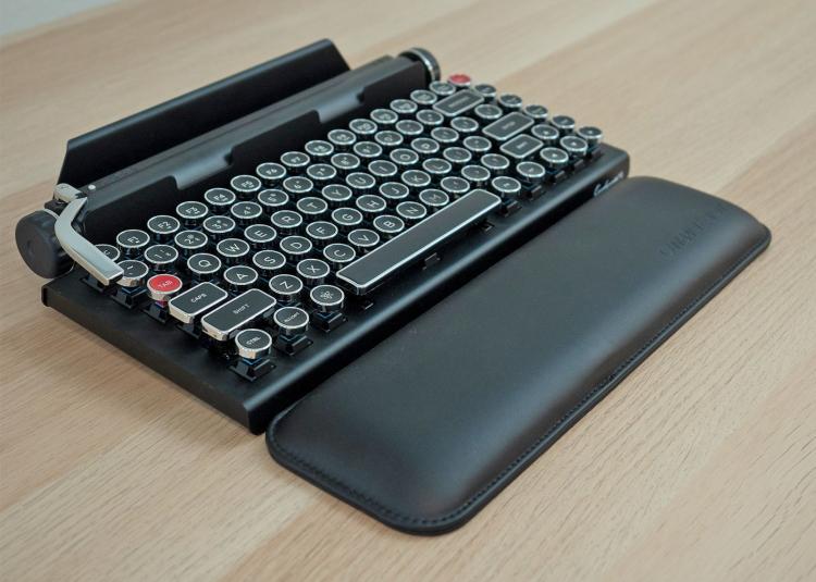 Qwerkywriter Typewriter Keyboard - Vintage retro mechanical keyboard inspired from a typewriter