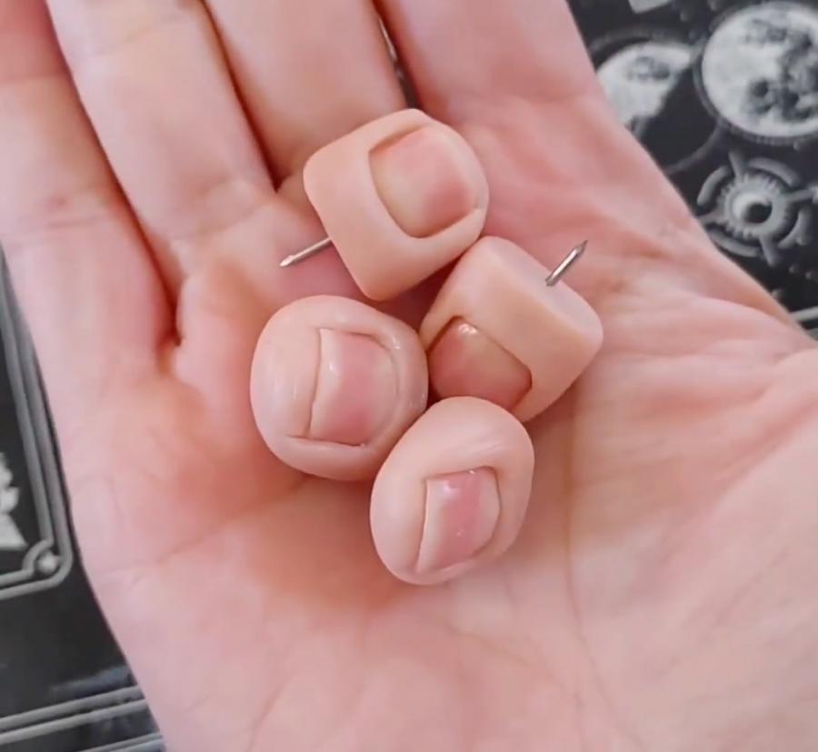Realistic Human Thumb Tacks - Thumb shaped push pins