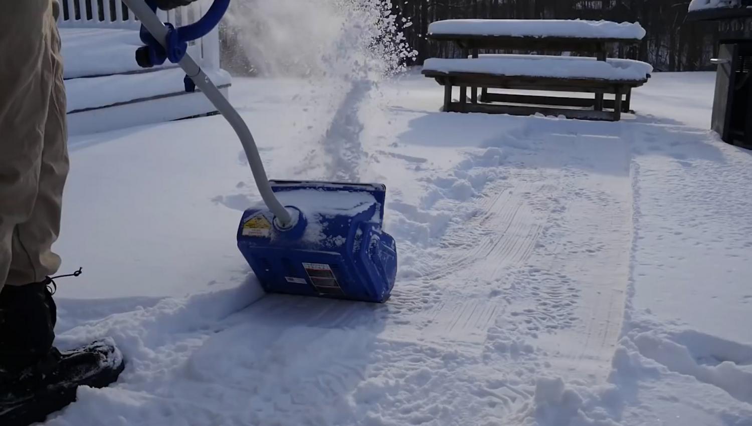 Snow Joe Rechargeable Electric Snow Shovel - Cordless electronic shovel