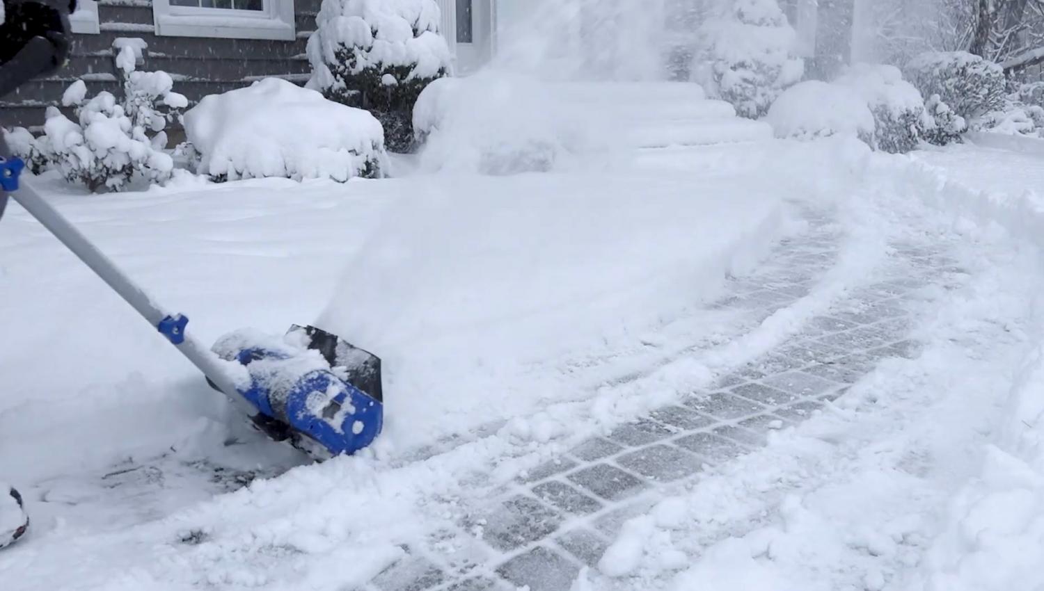 Snow Joe Rechargeable Electric Snow Shovel - Cordless electronic shovel