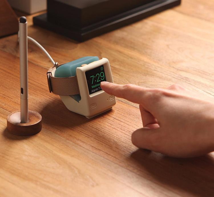 W4 Apple Smart Watch Stand - Retro Apple Computer Smart Watch Stand - Mini Vintage Apple Monitor Smart Watch Stand