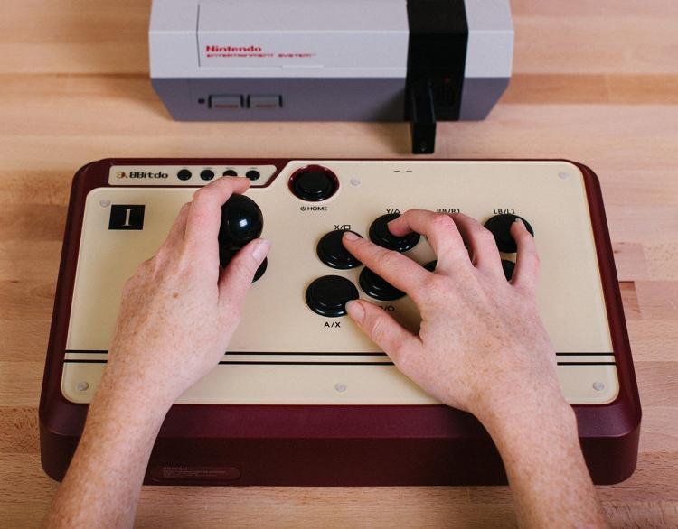 Retro Receiver lets you play NES Nintendo video games using wireless controller
