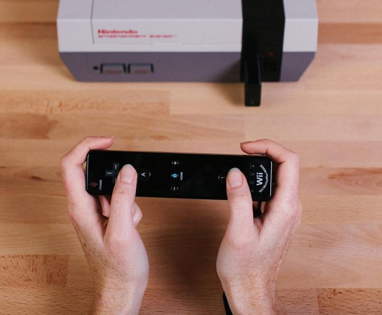 Retro Receiver lets you play NES Nintendo video games using wireless controller