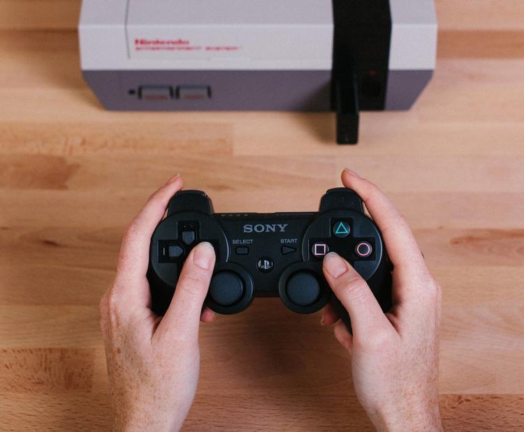 Retro Receiver lets you play NES Nintendo video games using wireless controller