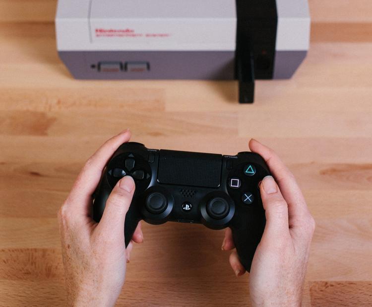 Retro Receiver lets you play NES Nintendo video games using wireless controller