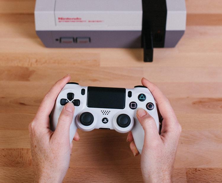 Retro Receiver lets you play NES Nintendo video games using wireless controller