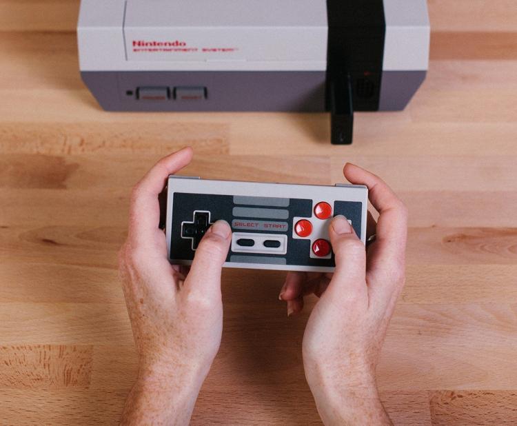 Retro Receiver lets you play NES Nintendo video games using wireless controller