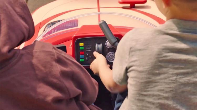 Kids Ride-On Star Wars Landspeeder Electric Toy Car - Star Wars Luke Skywalker's Ride On Landspeeder Hovering Car