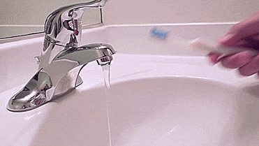 Rinser Toothbrush - Rinsing Fountain toothbrush shoots water up in the air for rinsing your mouth out