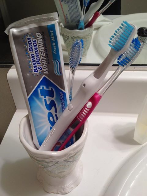 Rinser Toothbrush - Rinsing Fountain toothbrush shoots water up in the air for rinsing your mouth out