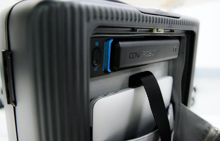 Cowarobot autonomous smart luggage - Robot luggage that follows you around