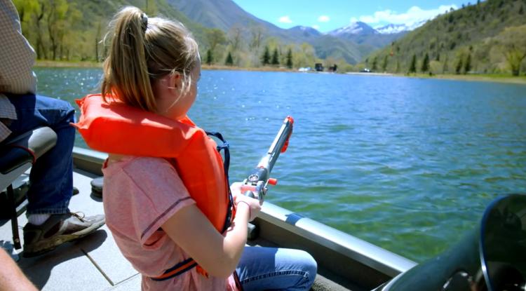 Rocket Fishing Rod - Kids Launching Fishing Rod - Fishing rod shoots out bobber instead of having to cast
