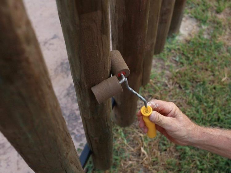 Roll-All Dual Paint Roller Helps Paint Fencing, Poles, and Corners