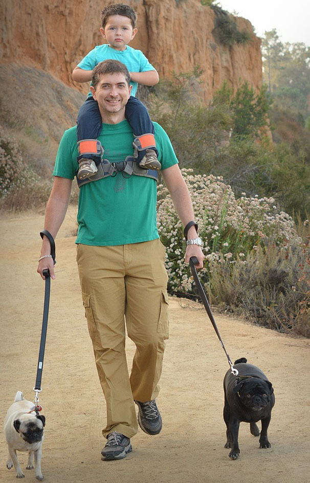 Saddle Baby - Hand Free Child Shoulder Carrier - Hands free shoulder rider
