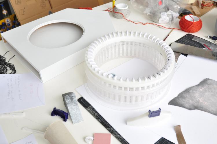 Scarf Knitting Clock - Grandfather scarf knitting clock creates 2-meter long scarf each year