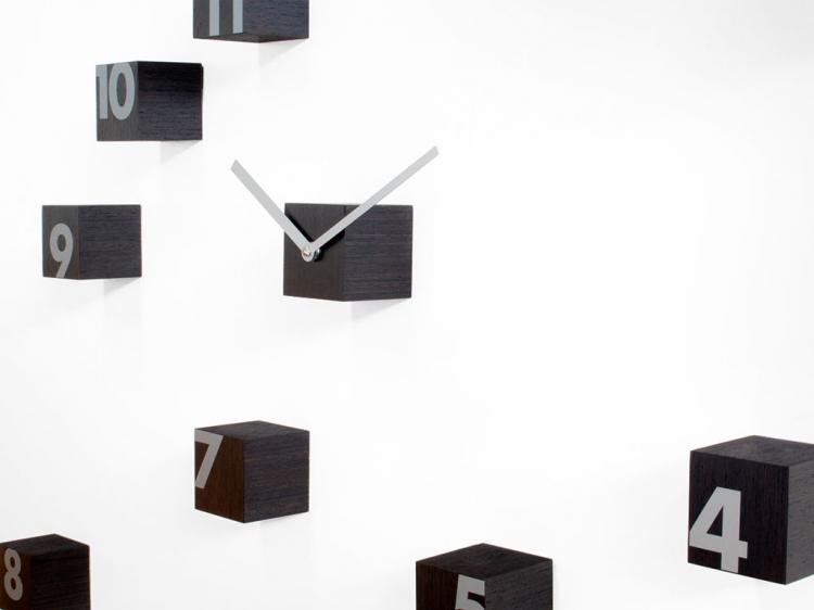 RND_TIME - Scattered Numbers Wall Clock