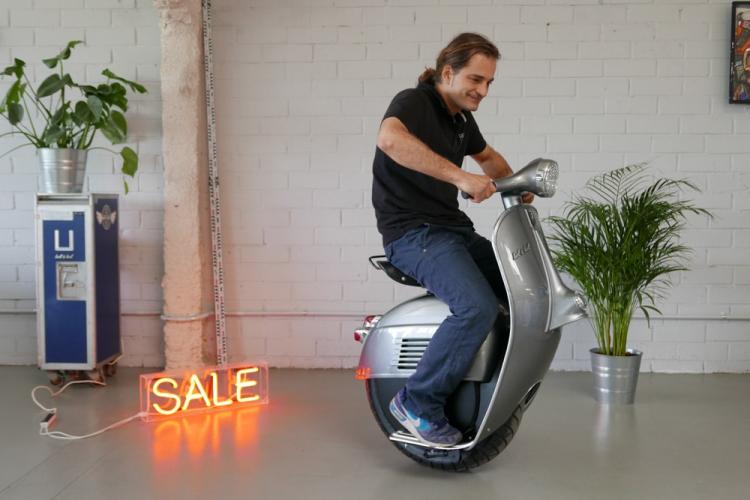 Self-Balancing Mono-Wheel Scooter Made To Look Like a Vespa - Retro Italian Vespa Scooter One Wheel