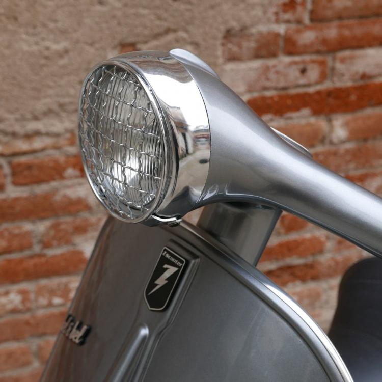 Self-Balancing Mono-Wheel Scooter Made To Look Like a Vespa - Retro Italian Vespa Scooter One Wheel