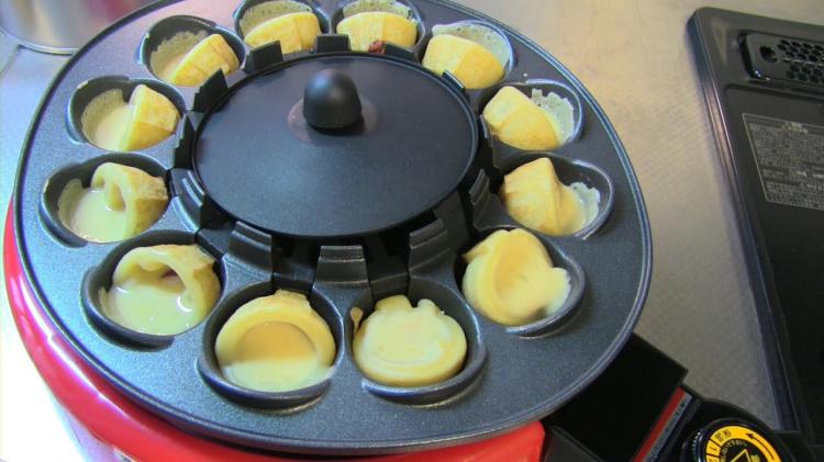 Self-Turning Takoyaki Machine Automatically Flips Food While Cooking - Automatic flipping Japanese ball cooker
