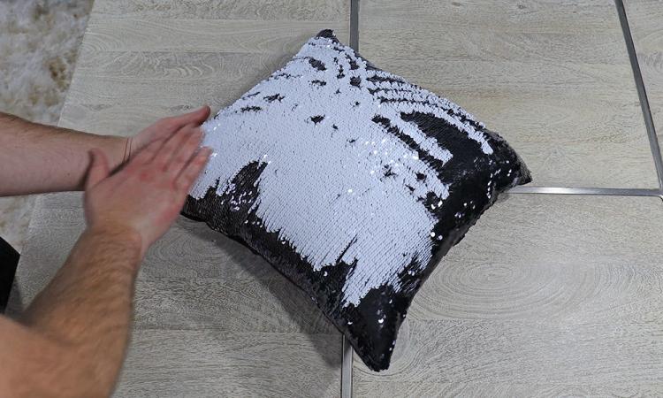 Sequin Pillows Let You Draw Anything On Them - Drawable pillows