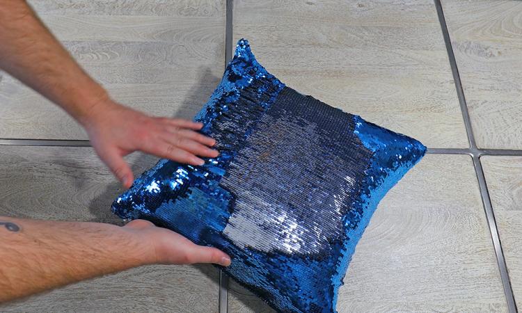 Sequin Pillows Let You Draw Anything On Them - Drawable pillows