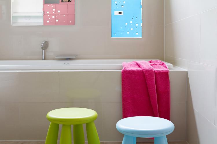 Shlocker Shower Locker - Locks Shower Products From Roommates