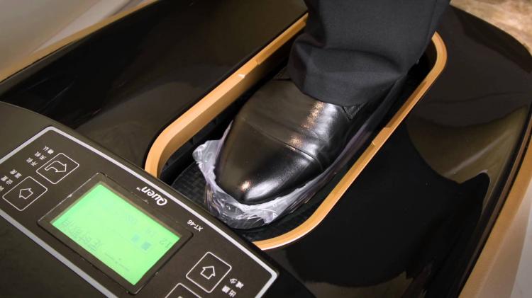 Quen Shoe Cover Machine - Automatic Disposable Shoe Cover Machine - Step in Auto Shrink Wrap Shoe Cover
