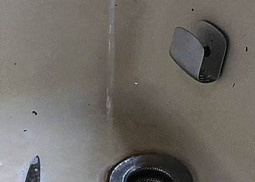 Skrub Knife Cleaner - Cut-resistant knife cleaner - Quickly and safely clean knives