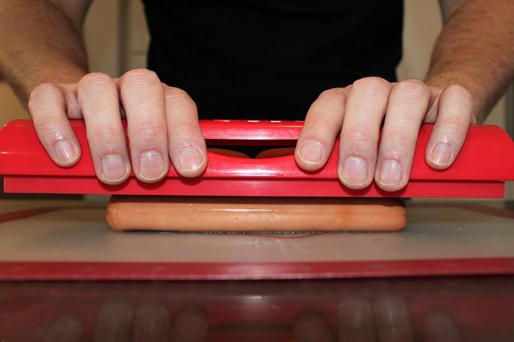 Slot Dog Cut Slots Into Hot Dog For Even Cooking - Slot Dog Hot Dog Scorer Slices Hot dog for better flavor