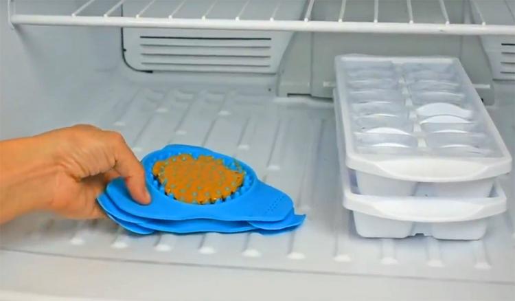 Slow Treater: Wall Mounted Treat Lick To Distract Dogs While Bathing - Peanut butter dog bath distraction tool