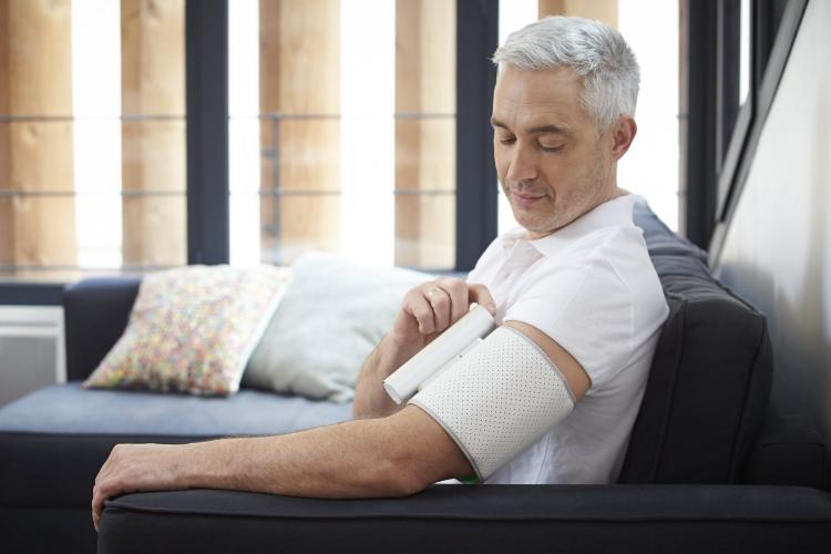 Wireless Smart Blood Pressure Monitor Syncs To Your Smart Phone