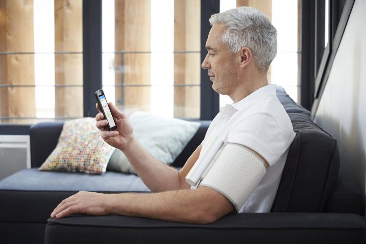 Wireless Smart Blood Pressure Monitor Syncs To Your Smart Phone