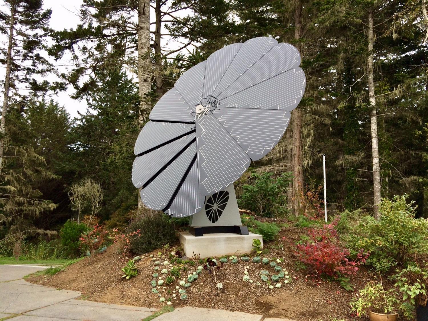 Sun-Tracking Smart Flower Shaped Solar Power Solution - Solar Tree