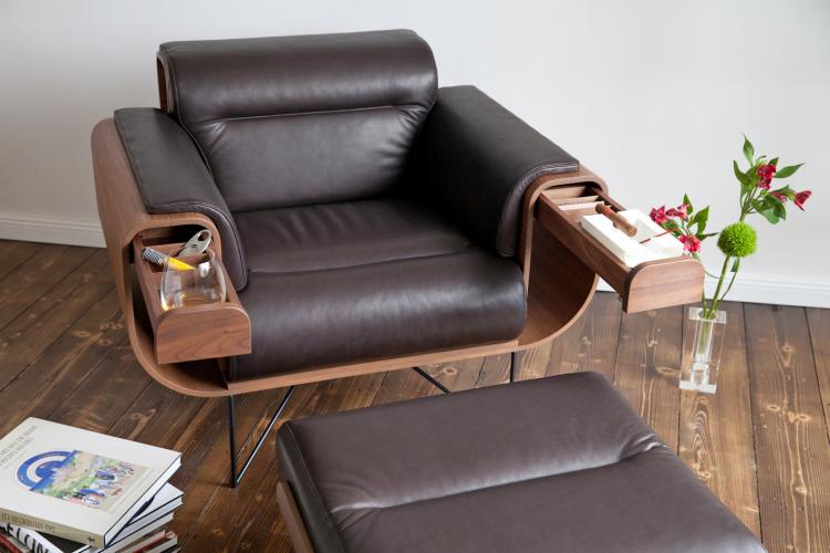 El Purista Classy Leather Smoking With Slide-Out Arm Rest Drawers