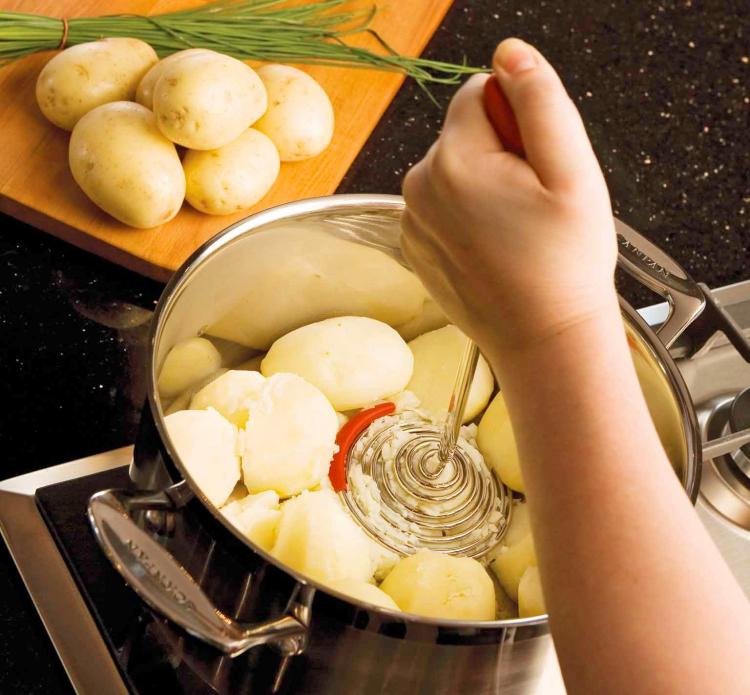 Smood Spring Coil Potato Masher, Avocado Masher, Banana Masher