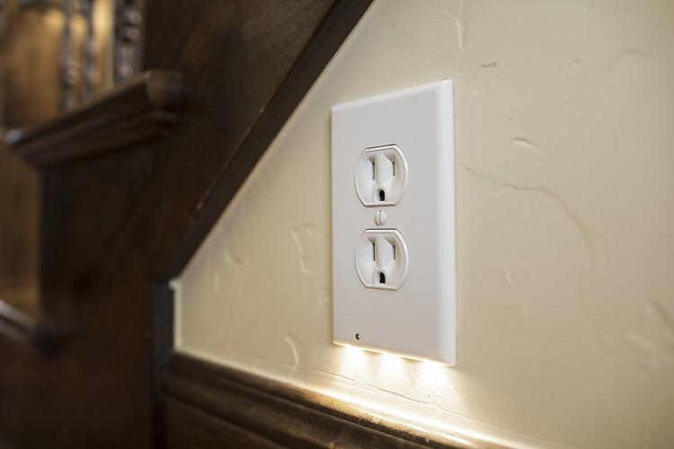Snap Power Guidelight - Wall Outlet Nightlight - Outlet Plate Guidelights