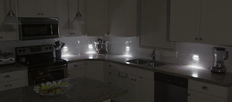 Snap Power Guidelight - Wall Outlet Nightlight - Outlet Plate Guidelights
