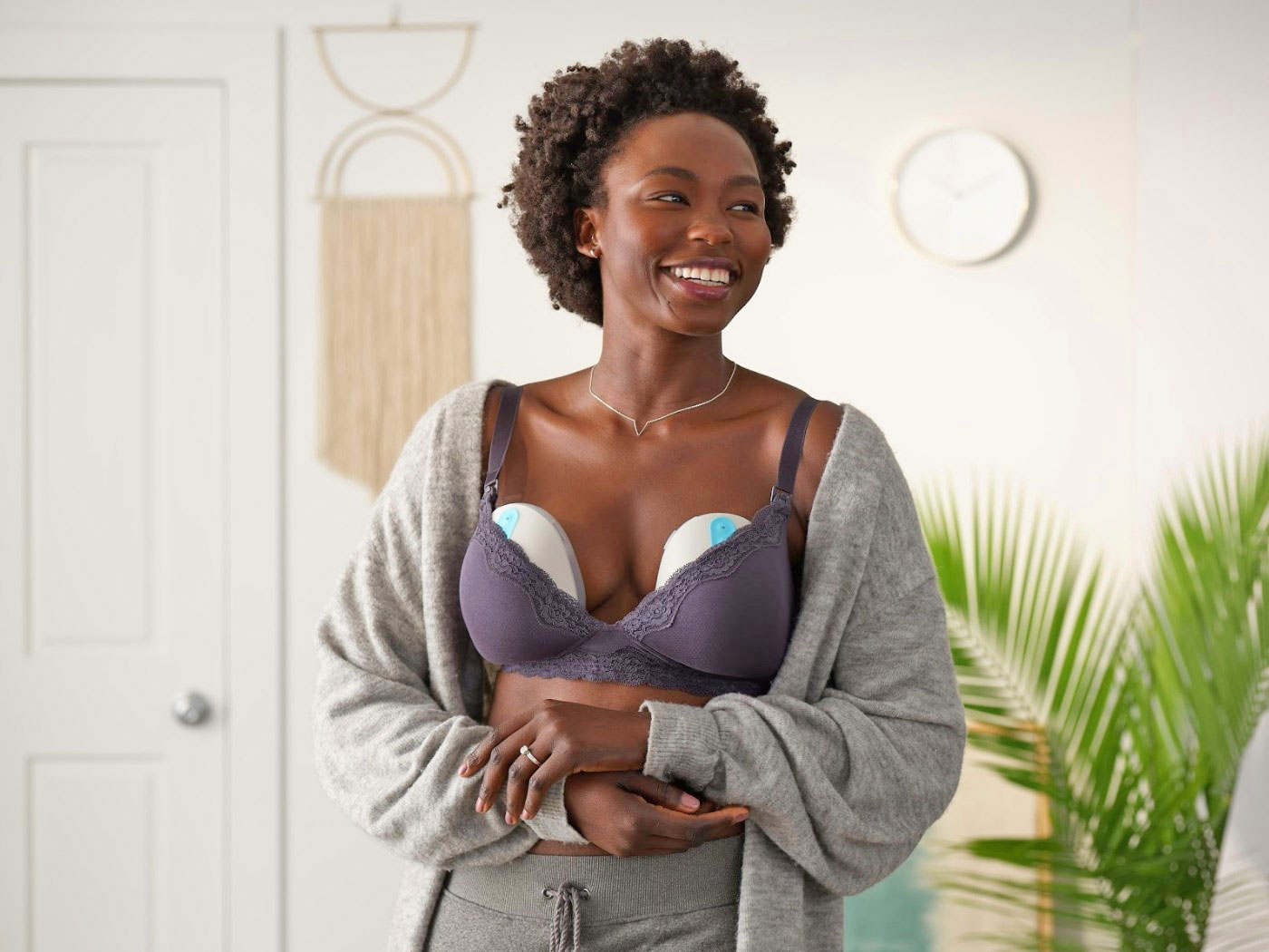 Willow cord-free self contained breast pump