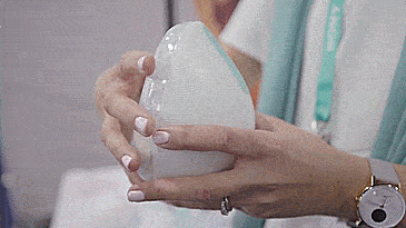 Willow cord-free self contained breast pump