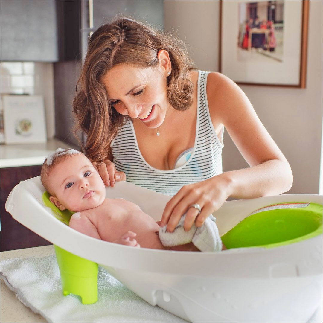 Willow cord-free self contained breast pump