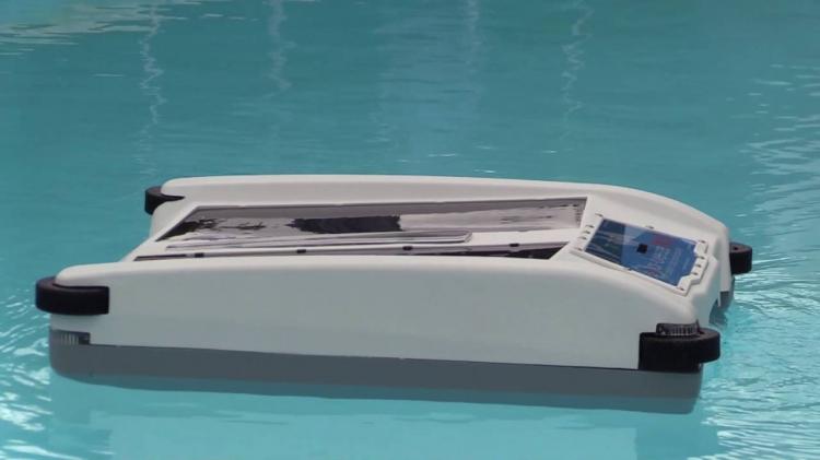 Solar Breeze NX 2017 - Solar Powered Pool Skimmer Robot - Roomba vacuum robot for your pool