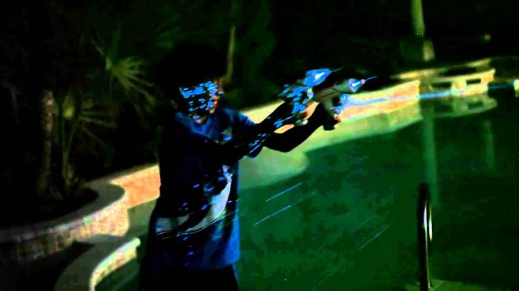 Splashlight Squirt Gun - Water Shoots Out Glowing Water - Glow in the dark water squirt gun