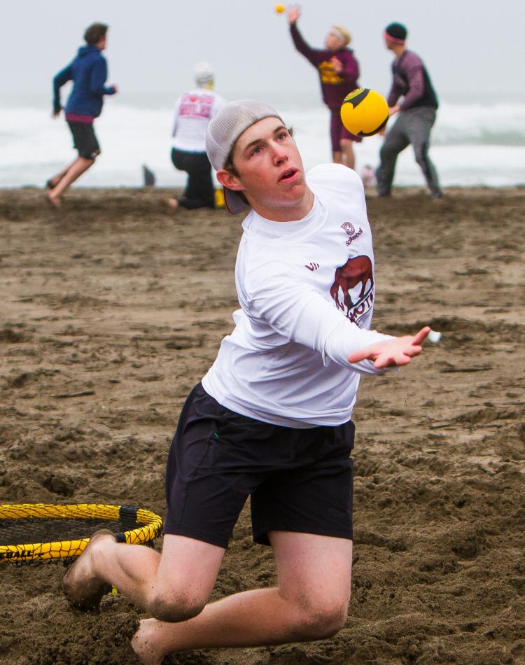 Spikeball Sport - Spike Ball yard game - mix of volleyball and foursquare