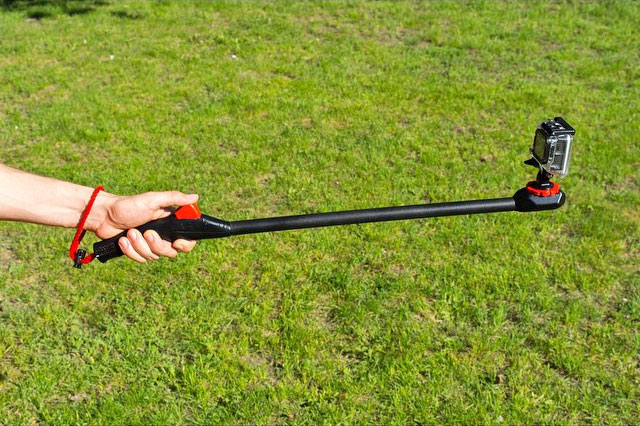 Spivo Selfie Pole That Pivots 180 Degrees With a Button