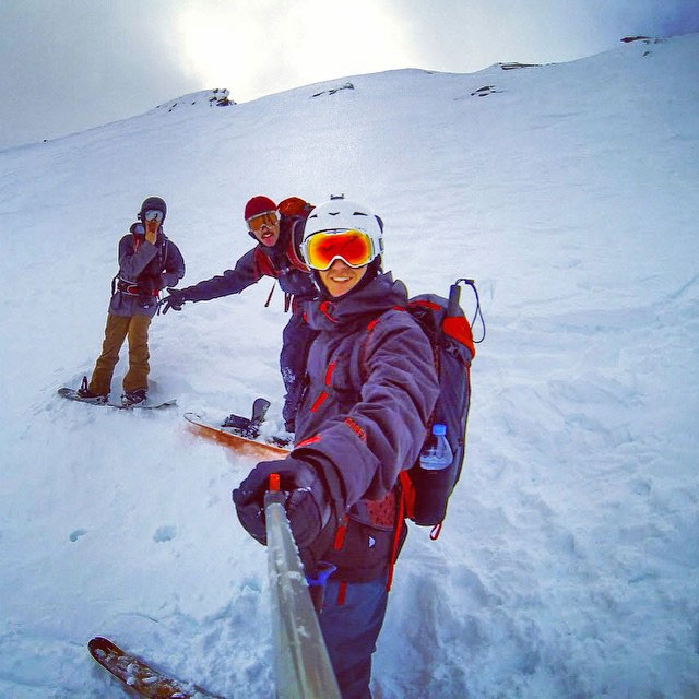 Spivo Selfie Pole That Pivots 180 Degrees With a Button